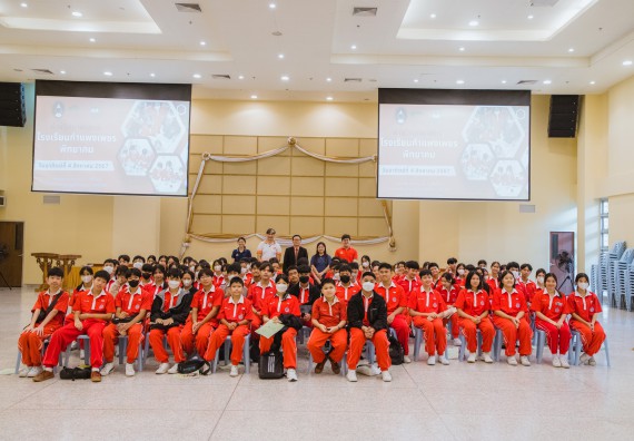 คณะวิทยาศาสตร์และเทคโนโลยี มหาวิทยาลัยราชภัฏกำแพงเพชร ร่วมกับกลุ่มสาระการเรียนรู้วิทยาศาสตร์และเทคโนโลยี โรงเรียนกำแพงเพชรพิทยาคม จัดกิจกรรมค่ายวิทยาศาสตร์นักเรียนห้องเรียนพิเศษวิทยาศาสตร์ ระดับชั้นมัธยมศึกษาปีที่ 2