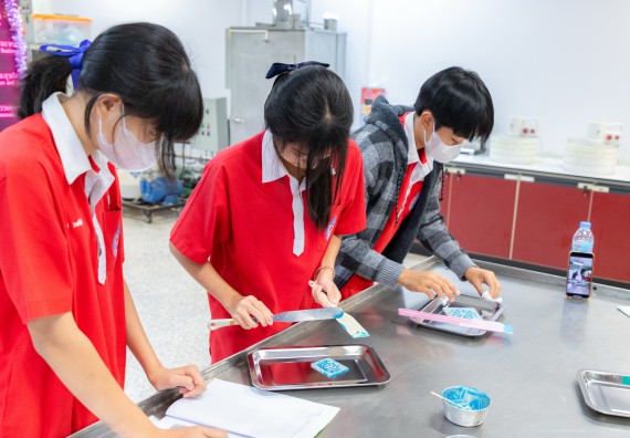 คณะวิทยาศาสตร์และเทคโนโลยี มหาวิทยาลัยราชภัฏกำแพงเพชร ร่วมกับกลุ่มสาระการเรียนรู้วิทยาศาสตร์และเทคโนโลยี โรงเรียนกำแพงเพชรพิทยาคม จัดกิจกรรมค่ายวิทยาศาสตร์นักเรียนห้องเรียนพิเศษวิทยาศาสตร์ ระดับชั้นมัธยมศึกษาปีที่ 2