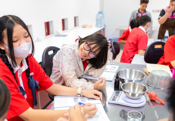 คณะวิทยาศาสตร์และเทคโนโลยี มหาวิทยาลัยราชภัฏกำแพงเพชร ร่วมกับกลุ่มสาระการเรียนรู้วิทยาศาสตร์และเทคโนโลยี โรงเรียนกำแพงเพชรพิทยาคม จัดกิจกรรมค่ายวิทยาศาสตร์นักเรียนห้องเรียนพิเศษวิทยาศาสตร์ ระดับชั้นมัธยมศึกษาปีที่ 2