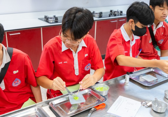 คณะวิทยาศาสตร์และเทคโนโลยี มหาวิทยาลัยราชภัฏกำแพงเพชร ร่วมกับกลุ่มสาระการเรียนรู้วิทยาศาสตร์และเทคโนโลยี โรงเรียนกำแพงเพชรพิทยาคม จัดกิจกรรมค่ายวิทยาศาสตร์นักเรียนห้องเรียนพิเศษวิทยาศาสตร์ ระดับชั้นมัธยมศึกษาปีที่ 2