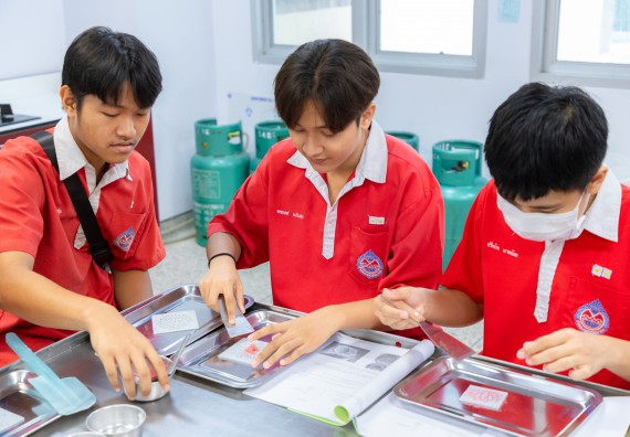 คณะวิทยาศาสตร์และเทคโนโลยี มหาวิทยาลัยราชภัฏกำแพงเพชร ร่วมกับกลุ่มสาระการเรียนรู้วิทยาศาสตร์และเทคโนโลยี โรงเรียนกำแพงเพชรพิทยาคม จัดกิจกรรมค่ายวิทยาศาสตร์นักเรียนห้องเรียนพิเศษวิทยาศาสตร์ ระดับชั้นมัธยมศึกษาปีที่ 2