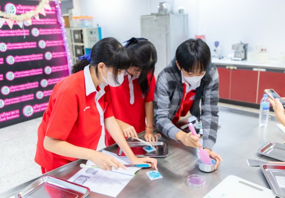 คณะวิทยาศาสตร์และเทคโนโลยี มหาวิทยาลัยราชภัฏกำแพงเพชร ร่วมกับกลุ่มสาระการเรียนรู้วิทยาศาสตร์และเทคโนโลยี โรงเรียนกำแพงเพชรพิทยาคม จัดกิจกรรมค่ายวิทยาศาสตร์นักเรียนห้องเรียนพิเศษวิทยาศาสตร์ ระดับชั้นมัธยมศึกษาปีที่ 2