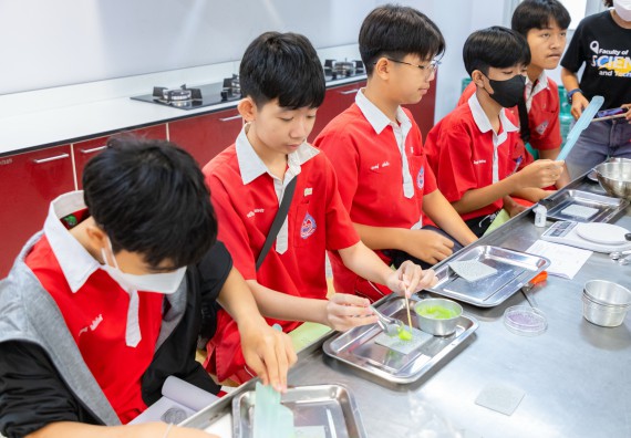 คณะวิทยาศาสตร์และเทคโนโลยี มหาวิทยาลัยราชภัฏกำแพงเพชร ร่วมกับกลุ่มสาระการเรียนรู้วิทยาศาสตร์และเทคโนโลยี โรงเรียนกำแพงเพชรพิทยาคม จัดกิจกรรมค่ายวิทยาศาสตร์นักเรียนห้องเรียนพิเศษวิทยาศาสตร์ ระดับชั้นมัธยมศึกษาปีที่ 2