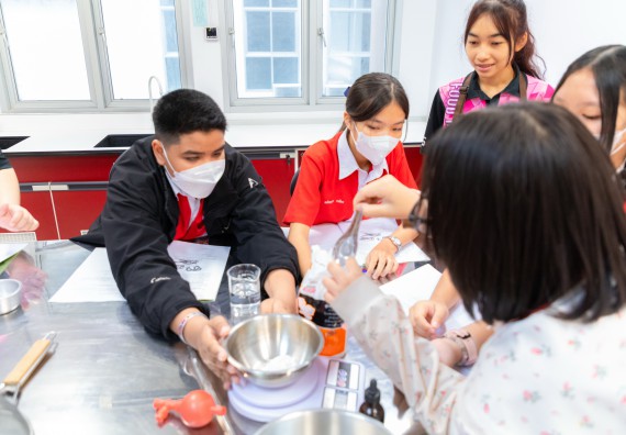 คณะวิทยาศาสตร์และเทคโนโลยี มหาวิทยาลัยราชภัฏกำแพงเพชร ร่วมกับกลุ่มสาระการเรียนรู้วิทยาศาสตร์และเทคโนโลยี โรงเรียนกำแพงเพชรพิทยาคม จัดกิจกรรมค่ายวิทยาศาสตร์นักเรียนห้องเรียนพิเศษวิทยาศาสตร์ ระดับชั้นมัธยมศึกษาปีที่ 2