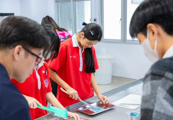 คณะวิทยาศาสตร์และเทคโนโลยี มหาวิทยาลัยราชภัฏกำแพงเพชร ร่วมกับกลุ่มสาระการเรียนรู้วิทยาศาสตร์และเทคโนโลยี โรงเรียนกำแพงเพชรพิทยาคม จัดกิจกรรมค่ายวิทยาศาสตร์นักเรียนห้องเรียนพิเศษวิทยาศาสตร์ ระดับชั้นมัธยมศึกษาปีที่ 2