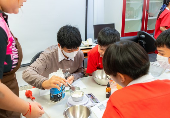 คณะวิทยาศาสตร์และเทคโนโลยี มหาวิทยาลัยราชภัฏกำแพงเพชร ร่วมกับกลุ่มสาระการเรียนรู้วิทยาศาสตร์และเทคโนโลยี โรงเรียนกำแพงเพชรพิทยาคม จัดกิจกรรมค่ายวิทยาศาสตร์นักเรียนห้องเรียนพิเศษวิทยาศาสตร์ ระดับชั้นมัธยมศึกษาปีที่ 2