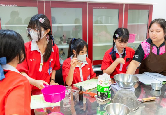 คณะวิทยาศาสตร์และเทคโนโลยี มหาวิทยาลัยราชภัฏกำแพงเพชร ร่วมกับกลุ่มสาระการเรียนรู้วิทยาศาสตร์และเทคโนโลยี โรงเรียนกำแพงเพชรพิทยาคม จัดกิจกรรมค่ายวิทยาศาสตร์นักเรียนห้องเรียนพิเศษวิทยาศาสตร์ ระดับชั้นมัธยมศึกษาปีที่ 2