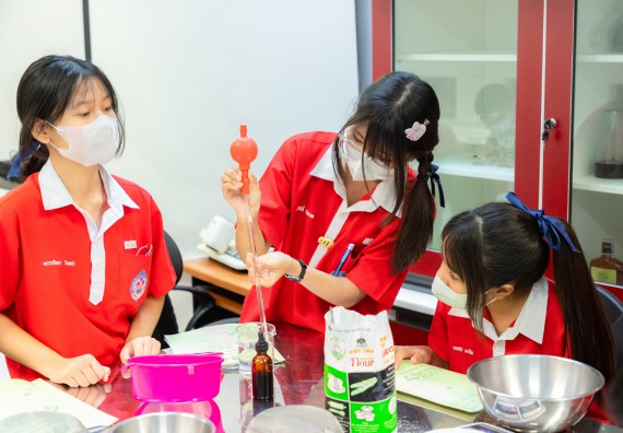 คณะวิทยาศาสตร์และเทคโนโลยี มหาวิทยาลัยราชภัฏกำแพงเพชร ร่วมกับกลุ่มสาระการเรียนรู้วิทยาศาสตร์และเทคโนโลยี โรงเรียนกำแพงเพชรพิทยาคม จัดกิจกรรมค่ายวิทยาศาสตร์นักเรียนห้องเรียนพิเศษวิทยาศาสตร์ ระดับชั้นมัธยมศึกษาปีที่ 2