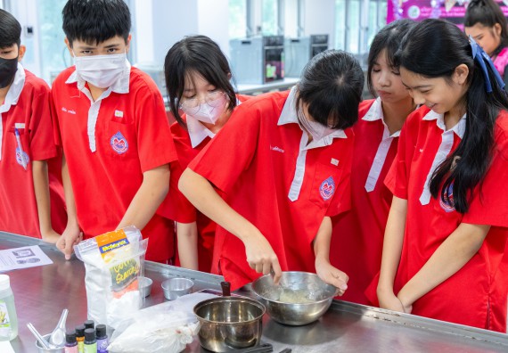 คณะวิทยาศาสตร์และเทคโนโลยี มหาวิทยาลัยราชภัฏกำแพงเพชร ร่วมกับกลุ่มสาระการเรียนรู้วิทยาศาสตร์และเทคโนโลยี โรงเรียนกำแพงเพชรพิทยาคม จัดกิจกรรมค่ายวิทยาศาสตร์นักเรียนห้องเรียนพิเศษวิทยาศาสตร์ ระดับชั้นมัธยมศึกษาปีที่ 2