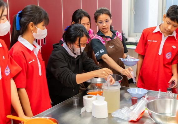 คณะวิทยาศาสตร์และเทคโนโลยี มหาวิทยาลัยราชภัฏกำแพงเพชร ร่วมกับกลุ่มสาระการเรียนรู้วิทยาศาสตร์และเทคโนโลยี โรงเรียนกำแพงเพชรพิทยาคม จัดกิจกรรมค่ายวิทยาศาสตร์นักเรียนห้องเรียนพิเศษวิทยาศาสตร์ ระดับชั้นมัธยมศึกษาปีที่ 2