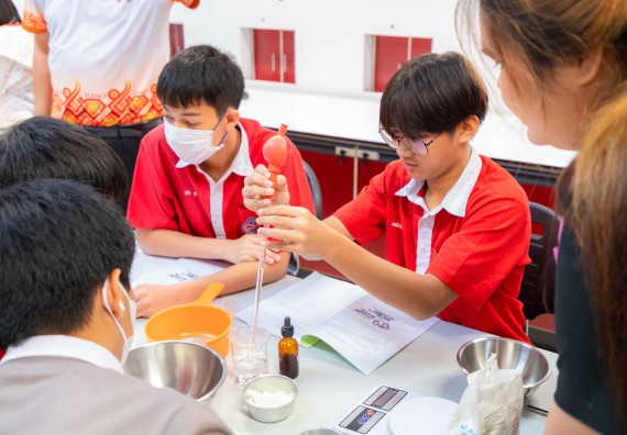 คณะวิทยาศาสตร์และเทคโนโลยี มหาวิทยาลัยราชภัฏกำแพงเพชร ร่วมกับกลุ่มสาระการเรียนรู้วิทยาศาสตร์และเทคโนโลยี โรงเรียนกำแพงเพชรพิทยาคม จัดกิจกรรมค่ายวิทยาศาสตร์นักเรียนห้องเรียนพิเศษวิทยาศาสตร์ ระดับชั้นมัธยมศึกษาปีที่ 2