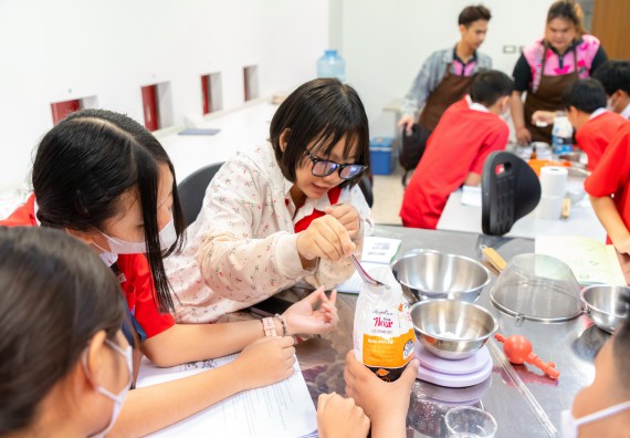 คณะวิทยาศาสตร์และเทคโนโลยี มหาวิทยาลัยราชภัฏกำแพงเพชร ร่วมกับกลุ่มสาระการเรียนรู้วิทยาศาสตร์และเทคโนโลยี โรงเรียนกำแพงเพชรพิทยาคม จัดกิจกรรมค่ายวิทยาศาสตร์นักเรียนห้องเรียนพิเศษวิทยาศาสตร์ ระดับชั้นมัธยมศึกษาปีที่ 2