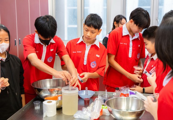 คณะวิทยาศาสตร์และเทคโนโลยี มหาวิทยาลัยราชภัฏกำแพงเพชร ร่วมกับกลุ่มสาระการเรียนรู้วิทยาศาสตร์และเทคโนโลยี โรงเรียนกำแพงเพชรพิทยาคม จัดกิจกรรมค่ายวิทยาศาสตร์นักเรียนห้องเรียนพิเศษวิทยาศาสตร์ ระดับชั้นมัธยมศึกษาปีที่ 2