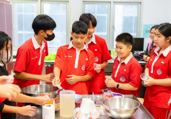 คณะวิทยาศาสตร์และเทคโนโลยี มหาวิทยาลัยราชภัฏกำแพงเพชร ร่วมกับกลุ่มสาระการเรียนรู้วิทยาศาสตร์และเทคโนโลยี โรงเรียนกำแพงเพชรพิทยาคม จัดกิจกรรมค่ายวิทยาศาสตร์นักเรียนห้องเรียนพิเศษวิทยาศาสตร์ ระดับชั้นมัธยมศึกษาปีที่ 2