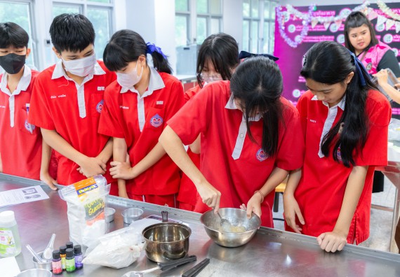 คณะวิทยาศาสตร์และเทคโนโลยี มหาวิทยาลัยราชภัฏกำแพงเพชร ร่วมกับกลุ่มสาระการเรียนรู้วิทยาศาสตร์และเทคโนโลยี โรงเรียนกำแพงเพชรพิทยาคม จัดกิจกรรมค่ายวิทยาศาสตร์นักเรียนห้องเรียนพิเศษวิทยาศาสตร์ ระดับชั้นมัธยมศึกษาปีที่ 2