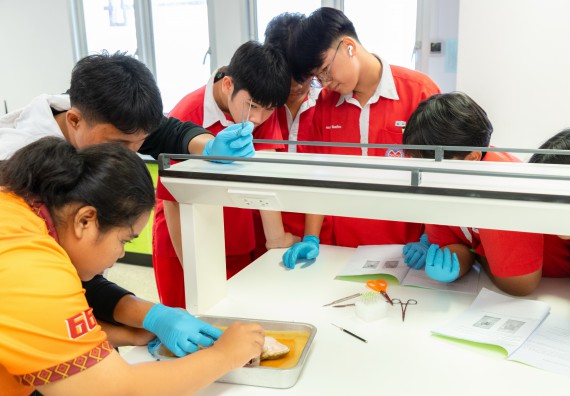 คณะวิทยาศาสตร์และเทคโนโลยี มหาวิทยาลัยราชภัฏกำแพงเพชร ร่วมกับกลุ่มสาระการเรียนรู้วิทยาศาสตร์และเทคโนโลยี โรงเรียนกำแพงเพชรพิทยาคม จัดกิจกรรมค่ายวิทยาศาสตร์นักเรียนห้องเรียนพิเศษวิทยาศาสตร์ ระดับชั้นมัธยมศึกษาปีที่ 2