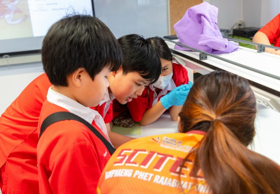 คณะวิทยาศาสตร์และเทคโนโลยี มหาวิทยาลัยราชภัฏกำแพงเพชร ร่วมกับกลุ่มสาระการเรียนรู้วิทยาศาสตร์และเทคโนโลยี โรงเรียนกำแพงเพชรพิทยาคม จัดกิจกรรมค่ายวิทยาศาสตร์นักเรียนห้องเรียนพิเศษวิทยาศาสตร์ ระดับชั้นมัธยมศึกษาปีที่ 2