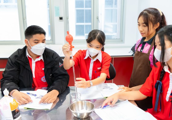 คณะวิทยาศาสตร์และเทคโนโลยี มหาวิทยาลัยราชภัฏกำแพงเพชร ร่วมกับกลุ่มสาระการเรียนรู้วิทยาศาสตร์และเทคโนโลยี โรงเรียนกำแพงเพชรพิทยาคม จัดกิจกรรมค่ายวิทยาศาสตร์นักเรียนห้องเรียนพิเศษวิทยาศาสตร์ ระดับชั้นมัธยมศึกษาปีที่ 2