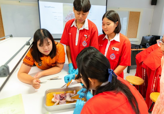 คณะวิทยาศาสตร์และเทคโนโลยี มหาวิทยาลัยราชภัฏกำแพงเพชร ร่วมกับกลุ่มสาระการเรียนรู้วิทยาศาสตร์และเทคโนโลยี โรงเรียนกำแพงเพชรพิทยาคม จัดกิจกรรมค่ายวิทยาศาสตร์นักเรียนห้องเรียนพิเศษวิทยาศาสตร์ ระดับชั้นมัธยมศึกษาปีที่ 2