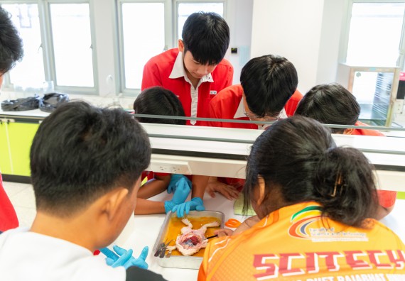 คณะวิทยาศาสตร์และเทคโนโลยี มหาวิทยาลัยราชภัฏกำแพงเพชร ร่วมกับกลุ่มสาระการเรียนรู้วิทยาศาสตร์และเทคโนโลยี โรงเรียนกำแพงเพชรพิทยาคม จัดกิจกรรมค่ายวิทยาศาสตร์นักเรียนห้องเรียนพิเศษวิทยาศาสตร์ ระดับชั้นมัธยมศึกษาปีที่ 2