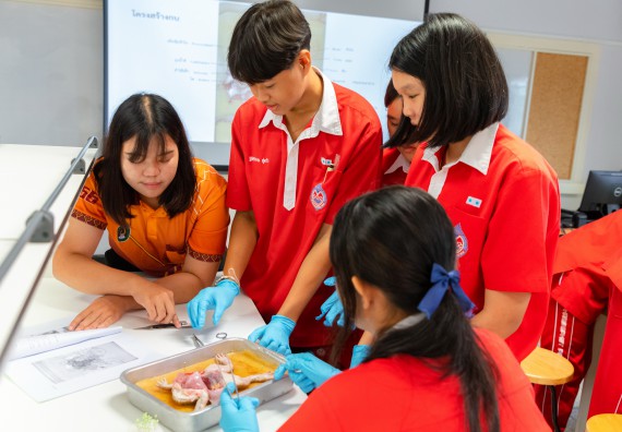 คณะวิทยาศาสตร์และเทคโนโลยี มหาวิทยาลัยราชภัฏกำแพงเพชร ร่วมกับกลุ่มสาระการเรียนรู้วิทยาศาสตร์และเทคโนโลยี โรงเรียนกำแพงเพชรพิทยาคม จัดกิจกรรมค่ายวิทยาศาสตร์นักเรียนห้องเรียนพิเศษวิทยาศาสตร์ ระดับชั้นมัธยมศึกษาปีที่ 2