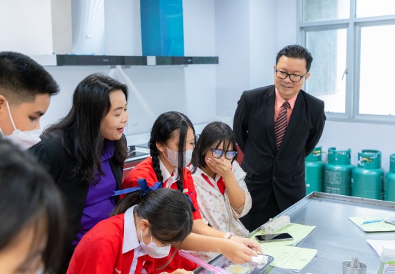 คณะวิทยาศาสตร์และเทคโนโลยี มหาวิทยาลัยราชภัฏกำแพงเพชร ร่วมกับกลุ่มสาระการเรียนรู้วิทยาศาสตร์และเทคโนโลยี โรงเรียนกำแพงเพชรพิทยาคม จัดกิจกรรมค่ายวิทยาศาสตร์นักเรียนห้องเรียนพิเศษวิทยาศาสตร์ ระดับชั้นมัธยมศึกษาปีที่ 2