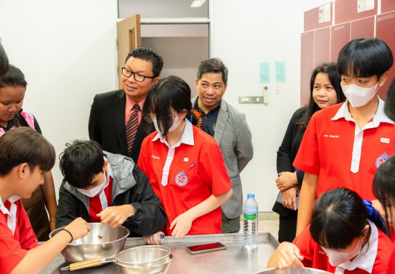 คณะวิทยาศาสตร์และเทคโนโลยี มหาวิทยาลัยราชภัฏกำแพงเพชร ร่วมกับกลุ่มสาระการเรียนรู้วิทยาศาสตร์และเทคโนโลยี โรงเรียนกำแพงเพชรพิทยาคม จัดกิจกรรมค่ายวิทยาศาสตร์นักเรียนห้องเรียนพิเศษวิทยาศาสตร์ ระดับชั้นมัธยมศึกษาปีที่ 2