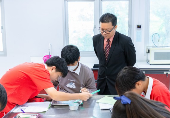 คณะวิทยาศาสตร์และเทคโนโลยี มหาวิทยาลัยราชภัฏกำแพงเพชร ร่วมกับกลุ่มสาระการเรียนรู้วิทยาศาสตร์และเทคโนโลยี โรงเรียนกำแพงเพชรพิทยาคม จัดกิจกรรมค่ายวิทยาศาสตร์นักเรียนห้องเรียนพิเศษวิทยาศาสตร์ ระดับชั้นมัธยมศึกษาปีที่ 2