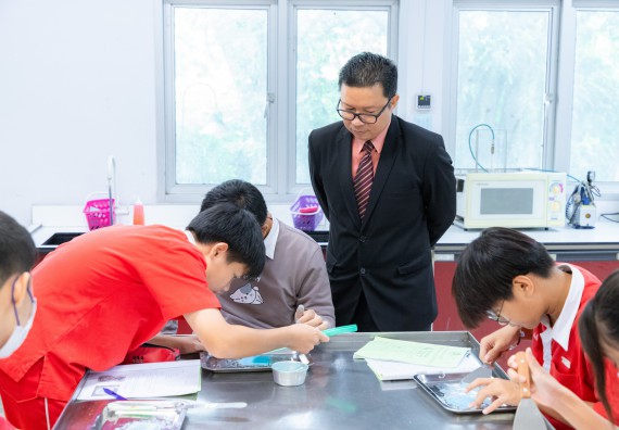 คณะวิทยาศาสตร์และเทคโนโลยี มหาวิทยาลัยราชภัฏกำแพงเพชร ร่วมกับกลุ่มสาระการเรียนรู้วิทยาศาสตร์และเทคโนโลยี โรงเรียนกำแพงเพชรพิทยาคม จัดกิจกรรมค่ายวิทยาศาสตร์นักเรียนห้องเรียนพิเศษวิทยาศาสตร์ ระดับชั้นมัธยมศึกษาปีที่ 2