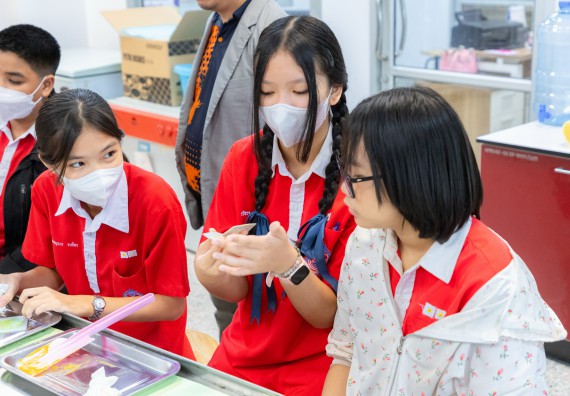 คณะวิทยาศาสตร์และเทคโนโลยี มหาวิทยาลัยราชภัฏกำแพงเพชร ร่วมกับกลุ่มสาระการเรียนรู้วิทยาศาสตร์และเทคโนโลยี โรงเรียนกำแพงเพชรพิทยาคม จัดกิจกรรมค่ายวิทยาศาสตร์นักเรียนห้องเรียนพิเศษวิทยาศาสตร์ ระดับชั้นมัธยมศึกษาปีที่ 2