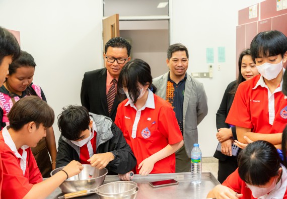 คณะวิทยาศาสตร์และเทคโนโลยี มหาวิทยาลัยราชภัฏกำแพงเพชร ร่วมกับกลุ่มสาระการเรียนรู้วิทยาศาสตร์และเทคโนโลยี โรงเรียนกำแพงเพชรพิทยาคม จัดกิจกรรมค่ายวิทยาศาสตร์นักเรียนห้องเรียนพิเศษวิทยาศาสตร์ ระดับชั้นมัธยมศึกษาปีที่ 2