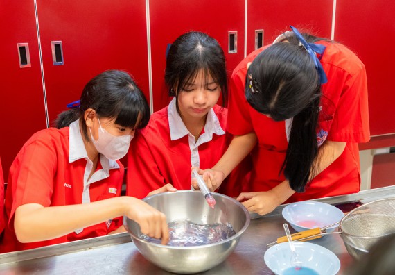 คณะวิทยาศาสตร์และเทคโนโลยี มหาวิทยาลัยราชภัฏกำแพงเพชร ร่วมกับกลุ่มสาระการเรียนรู้วิทยาศาสตร์และเทคโนโลยี โรงเรียนกำแพงเพชรพิทยาคม จัดกิจกรรมค่ายวิทยาศาสตร์นักเรียนห้องเรียนพิเศษวิทยาศาสตร์ ระดับชั้นมัธยมศึกษาปีที่ 2