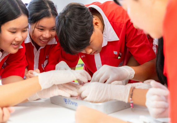 คณะวิทยาศาสตร์และเทคโนโลยี มหาวิทยาลัยราชภัฏกำแพงเพชร ร่วมกับกลุ่มสาระการเรียนรู้วิทยาศาสตร์และเทคโนโลยี โรงเรียนกำแพงเพชรพิทยาคม จัดกิจกรรมค่ายวิทยาศาสตร์นักเรียนห้องเรียนพิเศษวิทยาศาสตร์ ระดับชั้นมัธยมศึกษาปีที่ 2