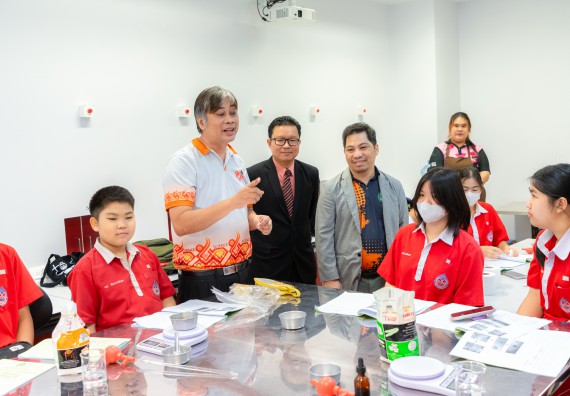 คณะวิทยาศาสตร์และเทคโนโลยี มหาวิทยาลัยราชภัฏกำแพงเพชร ร่วมกับกลุ่มสาระการเรียนรู้วิทยาศาสตร์และเทคโนโลยี โรงเรียนกำแพงเพชรพิทยาคม จัดกิจกรรมค่ายวิทยาศาสตร์นักเรียนห้องเรียนพิเศษวิทยาศาสตร์ ระดับชั้นมัธยมศึกษาปีที่ 2