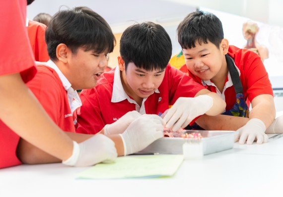 คณะวิทยาศาสตร์และเทคโนโลยี มหาวิทยาลัยราชภัฏกำแพงเพชร ร่วมกับกลุ่มสาระการเรียนรู้วิทยาศาสตร์และเทคโนโลยี โรงเรียนกำแพงเพชรพิทยาคม จัดกิจกรรมค่ายวิทยาศาสตร์นักเรียนห้องเรียนพิเศษวิทยาศาสตร์ ระดับชั้นมัธยมศึกษาปีที่ 2