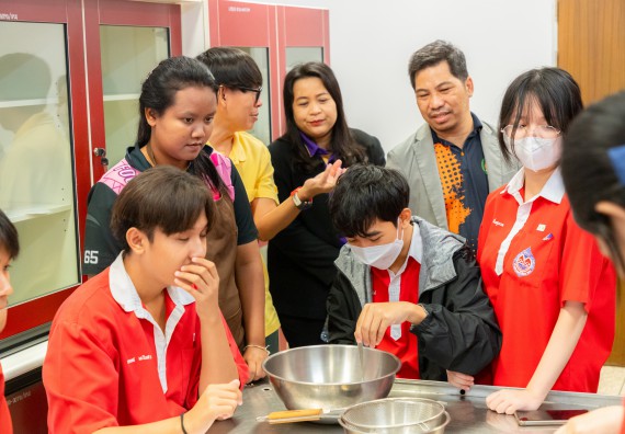 คณะวิทยาศาสตร์และเทคโนโลยี มหาวิทยาลัยราชภัฏกำแพงเพชร ร่วมกับกลุ่มสาระการเรียนรู้วิทยาศาสตร์และเทคโนโลยี โรงเรียนกำแพงเพชรพิทยาคม จัดกิจกรรมค่ายวิทยาศาสตร์นักเรียนห้องเรียนพิเศษวิทยาศาสตร์ ระดับชั้นมัธยมศึกษาปีที่ 2