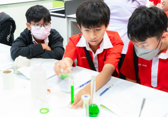 คณะวิทยาศาสตร์และเทคโนโลยี มหาวิทยาลัยราชภัฏกำแพงเพชร ร่วมกับกลุ่มสาระการเรียนรู้วิทยาศาสตร์และเทคโนโลยี โรงเรียนกำแพงเพชรพิทยาคม จัดกิจกรรมค่ายวิทยาศาสตร์นักเรียนห้องเรียนพิเศษวิทยาศาสตร์ ระดับชั้นมัธยมศึกษาปีที่ 2