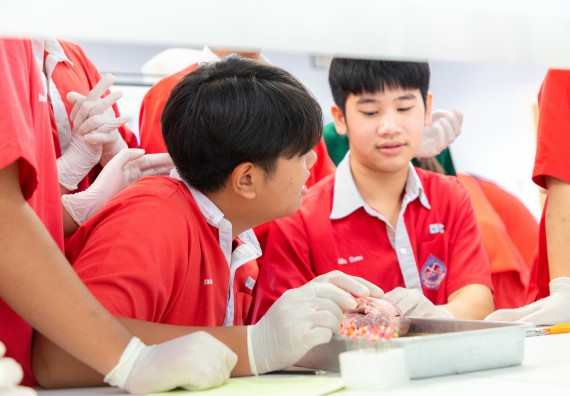 คณะวิทยาศาสตร์และเทคโนโลยี มหาวิทยาลัยราชภัฏกำแพงเพชร ร่วมกับกลุ่มสาระการเรียนรู้วิทยาศาสตร์และเทคโนโลยี โรงเรียนกำแพงเพชรพิทยาคม จัดกิจกรรมค่ายวิทยาศาสตร์นักเรียนห้องเรียนพิเศษวิทยาศาสตร์ ระดับชั้นมัธยมศึกษาปีที่ 2