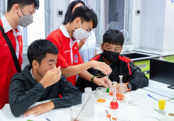 คณะวิทยาศาสตร์และเทคโนโลยี มหาวิทยาลัยราชภัฏกำแพงเพชร ร่วมกับกลุ่มสาระการเรียนรู้วิทยาศาสตร์และเทคโนโลยี โรงเรียนกำแพงเพชรพิทยาคม จัดกิจกรรมค่ายวิทยาศาสตร์นักเรียนห้องเรียนพิเศษวิทยาศาสตร์ ระดับชั้นมัธยมศึกษาปีที่ 2