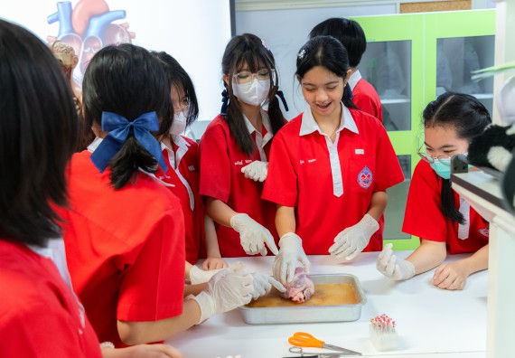 คณะวิทยาศาสตร์และเทคโนโลยี มหาวิทยาลัยราชภัฏกำแพงเพชร ร่วมกับกลุ่มสาระการเรียนรู้วิทยาศาสตร์และเทคโนโลยี โรงเรียนกำแพงเพชรพิทยาคม จัดกิจกรรมค่ายวิทยาศาสตร์นักเรียนห้องเรียนพิเศษวิทยาศาสตร์ ระดับชั้นมัธยมศึกษาปีที่ 2