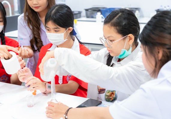 คณะวิทยาศาสตร์และเทคโนโลยี มหาวิทยาลัยราชภัฏกำแพงเพชร ร่วมกับกลุ่มสาระการเรียนรู้วิทยาศาสตร์และเทคโนโลยี โรงเรียนกำแพงเพชรพิทยาคม จัดกิจกรรมค่ายวิทยาศาสตร์นักเรียนห้องเรียนพิเศษวิทยาศาสตร์ ระดับชั้นมัธยมศึกษาปีที่ 2