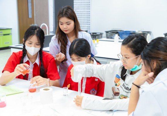 คณะวิทยาศาสตร์และเทคโนโลยี มหาวิทยาลัยราชภัฏกำแพงเพชร ร่วมกับกลุ่มสาระการเรียนรู้วิทยาศาสตร์และเทคโนโลยี โรงเรียนกำแพงเพชรพิทยาคม จัดกิจกรรมค่ายวิทยาศาสตร์นักเรียนห้องเรียนพิเศษวิทยาศาสตร์ ระดับชั้นมัธยมศึกษาปีที่ 2