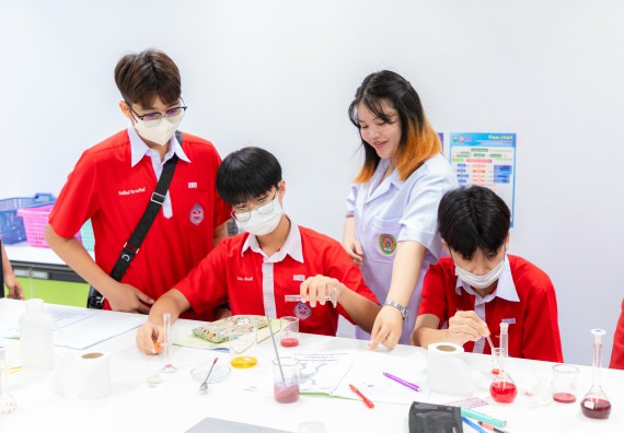 คณะวิทยาศาสตร์และเทคโนโลยี มหาวิทยาลัยราชภัฏกำแพงเพชร ร่วมกับกลุ่มสาระการเรียนรู้วิทยาศาสตร์และเทคโนโลยี โรงเรียนกำแพงเพชรพิทยาคม จัดกิจกรรมค่ายวิทยาศาสตร์นักเรียนห้องเรียนพิเศษวิทยาศาสตร์ ระดับชั้นมัธยมศึกษาปีที่ 2