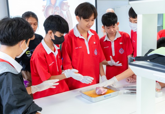 คณะวิทยาศาสตร์และเทคโนโลยี มหาวิทยาลัยราชภัฏกำแพงเพชร ร่วมกับกลุ่มสาระการเรียนรู้วิทยาศาสตร์และเทคโนโลยี โรงเรียนกำแพงเพชรพิทยาคม จัดกิจกรรมค่ายวิทยาศาสตร์นักเรียนห้องเรียนพิเศษวิทยาศาสตร์ ระดับชั้นมัธยมศึกษาปีที่ 2