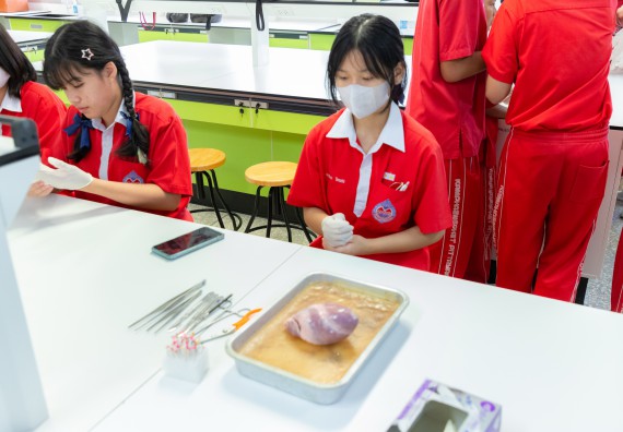 คณะวิทยาศาสตร์และเทคโนโลยี มหาวิทยาลัยราชภัฏกำแพงเพชร ร่วมกับกลุ่มสาระการเรียนรู้วิทยาศาสตร์และเทคโนโลยี โรงเรียนกำแพงเพชรพิทยาคม จัดกิจกรรมค่ายวิทยาศาสตร์นักเรียนห้องเรียนพิเศษวิทยาศาสตร์ ระดับชั้นมัธยมศึกษาปีที่ 2