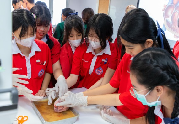 คณะวิทยาศาสตร์และเทคโนโลยี มหาวิทยาลัยราชภัฏกำแพงเพชร ร่วมกับกลุ่มสาระการเรียนรู้วิทยาศาสตร์และเทคโนโลยี โรงเรียนกำแพงเพชรพิทยาคม จัดกิจกรรมค่ายวิทยาศาสตร์นักเรียนห้องเรียนพิเศษวิทยาศาสตร์ ระดับชั้นมัธยมศึกษาปีที่ 2