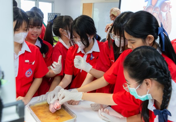 คณะวิทยาศาสตร์และเทคโนโลยี มหาวิทยาลัยราชภัฏกำแพงเพชร ร่วมกับกลุ่มสาระการเรียนรู้วิทยาศาสตร์และเทคโนโลยี โรงเรียนกำแพงเพชรพิทยาคม จัดกิจกรรมค่ายวิทยาศาสตร์นักเรียนห้องเรียนพิเศษวิทยาศาสตร์ ระดับชั้นมัธยมศึกษาปีที่ 2