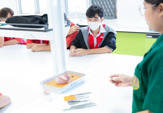 คณะวิทยาศาสตร์และเทคโนโลยี มหาวิทยาลัยราชภัฏกำแพงเพชร ร่วมกับกลุ่มสาระการเรียนรู้วิทยาศาสตร์และเทคโนโลยี โรงเรียนกำแพงเพชรพิทยาคม จัดกิจกรรมค่ายวิทยาศาสตร์นักเรียนห้องเรียนพิเศษวิทยาศาสตร์ ระดับชั้นมัธยมศึกษาปีที่ 2