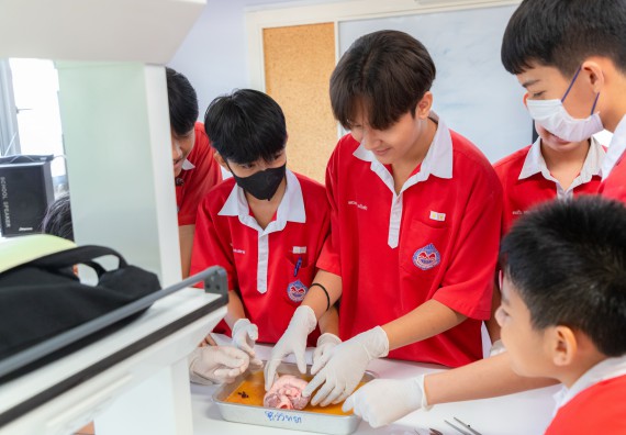 คณะวิทยาศาสตร์และเทคโนโลยี มหาวิทยาลัยราชภัฏกำแพงเพชร ร่วมกับกลุ่มสาระการเรียนรู้วิทยาศาสตร์และเทคโนโลยี โรงเรียนกำแพงเพชรพิทยาคม จัดกิจกรรมค่ายวิทยาศาสตร์นักเรียนห้องเรียนพิเศษวิทยาศาสตร์ ระดับชั้นมัธยมศึกษาปีที่ 2