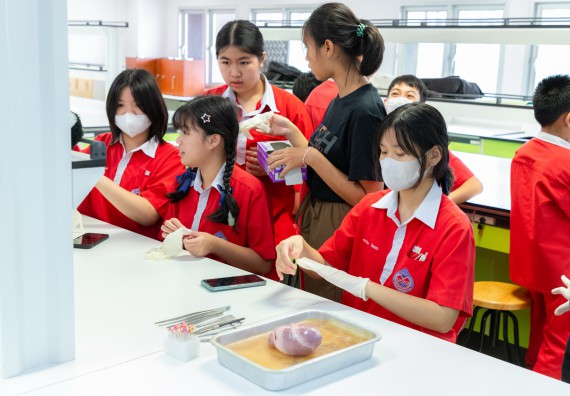 คณะวิทยาศาสตร์และเทคโนโลยี มหาวิทยาลัยราชภัฏกำแพงเพชร ร่วมกับกลุ่มสาระการเรียนรู้วิทยาศาสตร์และเทคโนโลยี โรงเรียนกำแพงเพชรพิทยาคม จัดกิจกรรมค่ายวิทยาศาสตร์นักเรียนห้องเรียนพิเศษวิทยาศาสตร์ ระดับชั้นมัธยมศึกษาปีที่ 2